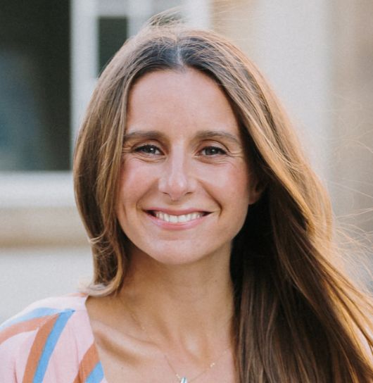 Laura Malina Seiler
Dankbarkeit ist das Gefühl, wenn das Herz sich erinnernt